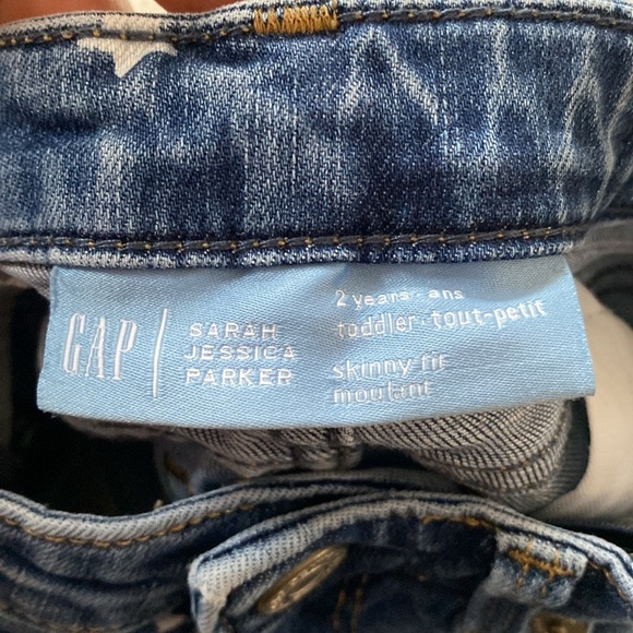 💚GAPx Sarah Jessica Parker | Kids Blue Floral Embroidered Blue Jeans w/Stars 2T - Picture 2 of 5